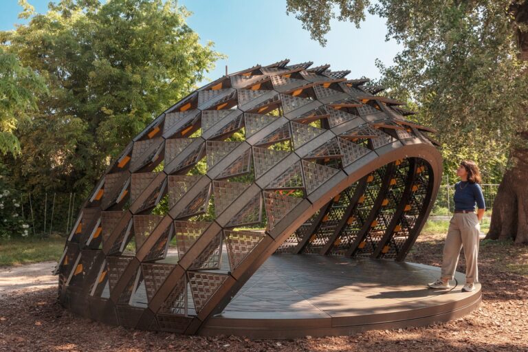 Galloping Through the Park – Hermès Shop Window